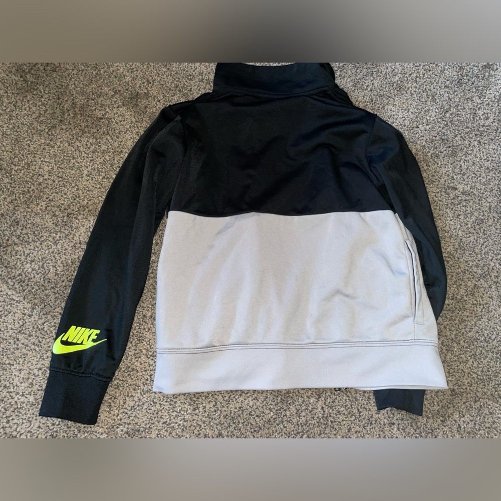 Nike jacket - Picture 2 of 3